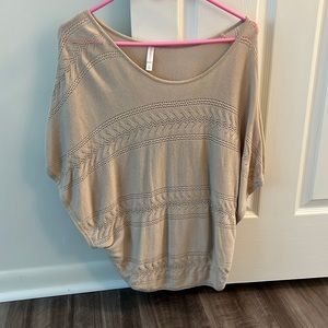 Poncho sweater tan cream
